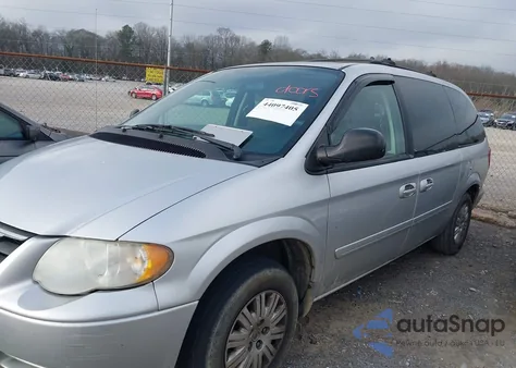2005 Chrysler Town & Country Lx z USA, uszkodzony, nr VIN 2C8GP44R95R436089